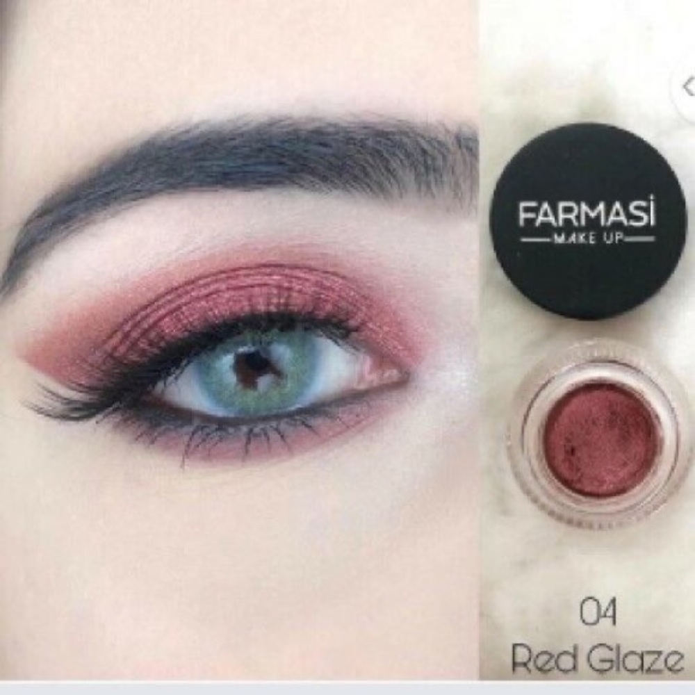 Farmasi creamy eyeshadow: Red glaze